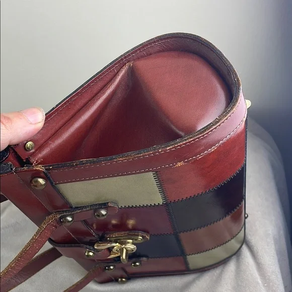 Vintage Brown Satchel with Structured Design and Metal Accents - Picture 5 of 15